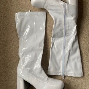Buckle Shiny White Heeled Boots